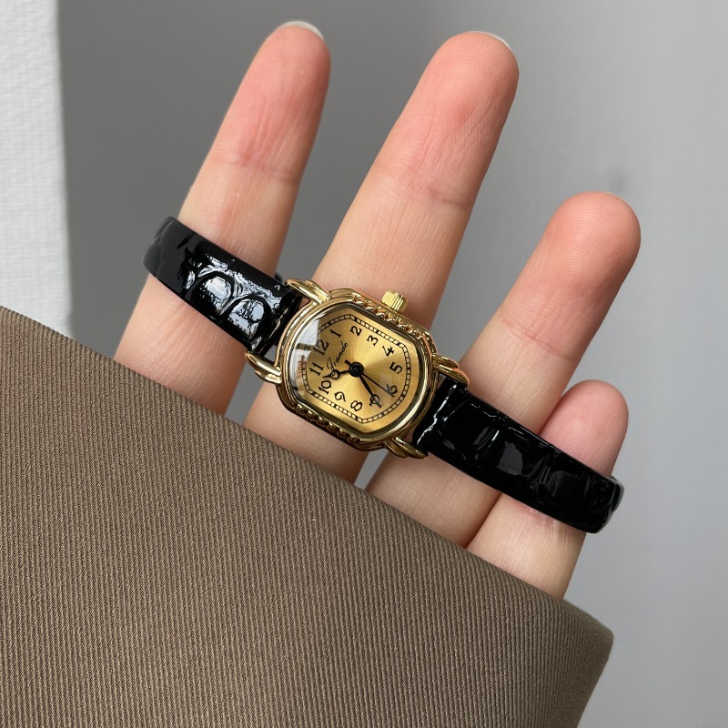 Vintage Oval Women's Quartz Wa - Luxury Watch Gold And Black recension och pris