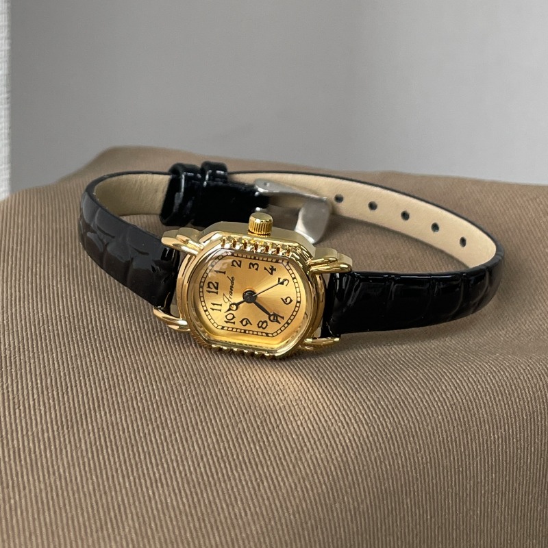 Vintage Oval Women's Quartz Wa - Luxury Watch Gold And Black recension och pris