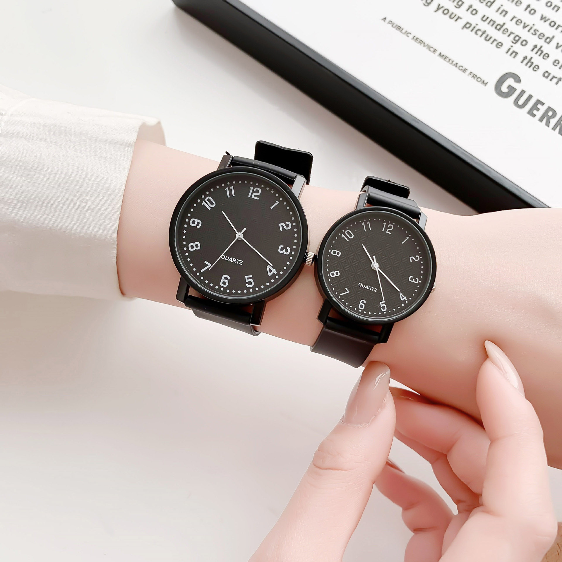 Simple Black Watch Quartz Watc - Lux Watch recension och pris