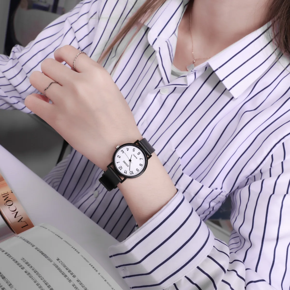 Simple Black Watch Quartz Watc - Lux Watch recension och pris