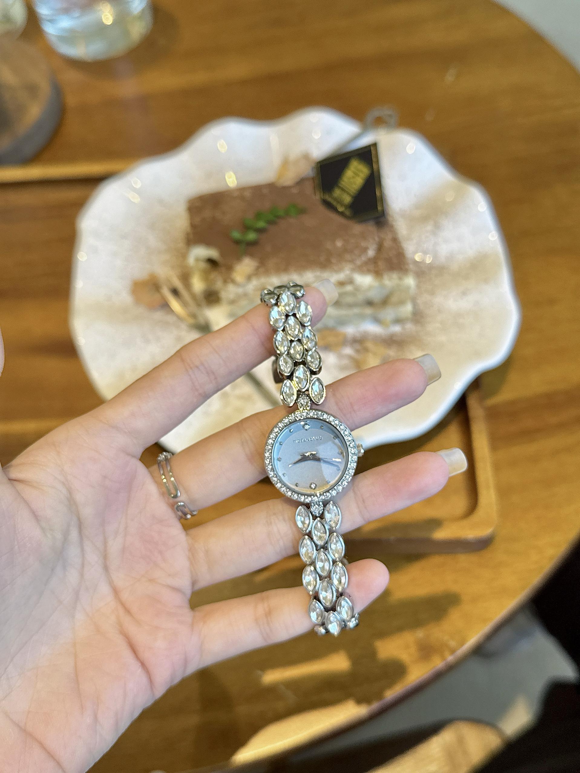 High-end women's watches with  - Luxury Watch Makes recension och pris